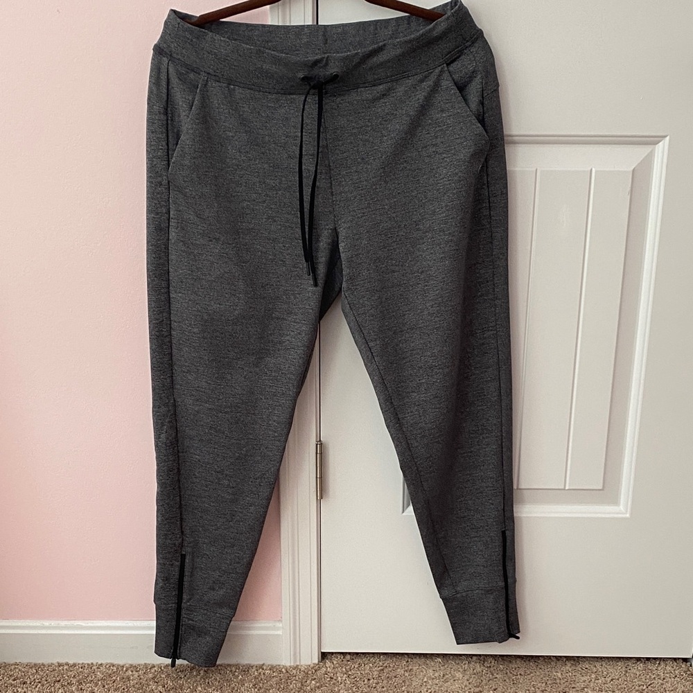 Men’s GapFit Gray Jogger Pants